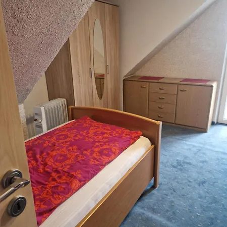Helle Dachgeschoßwohnung Nr 4 Apartment *
