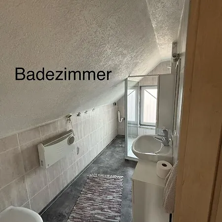 アパート Helle Dachgeschosswohnung Nr 4 Mengkofen